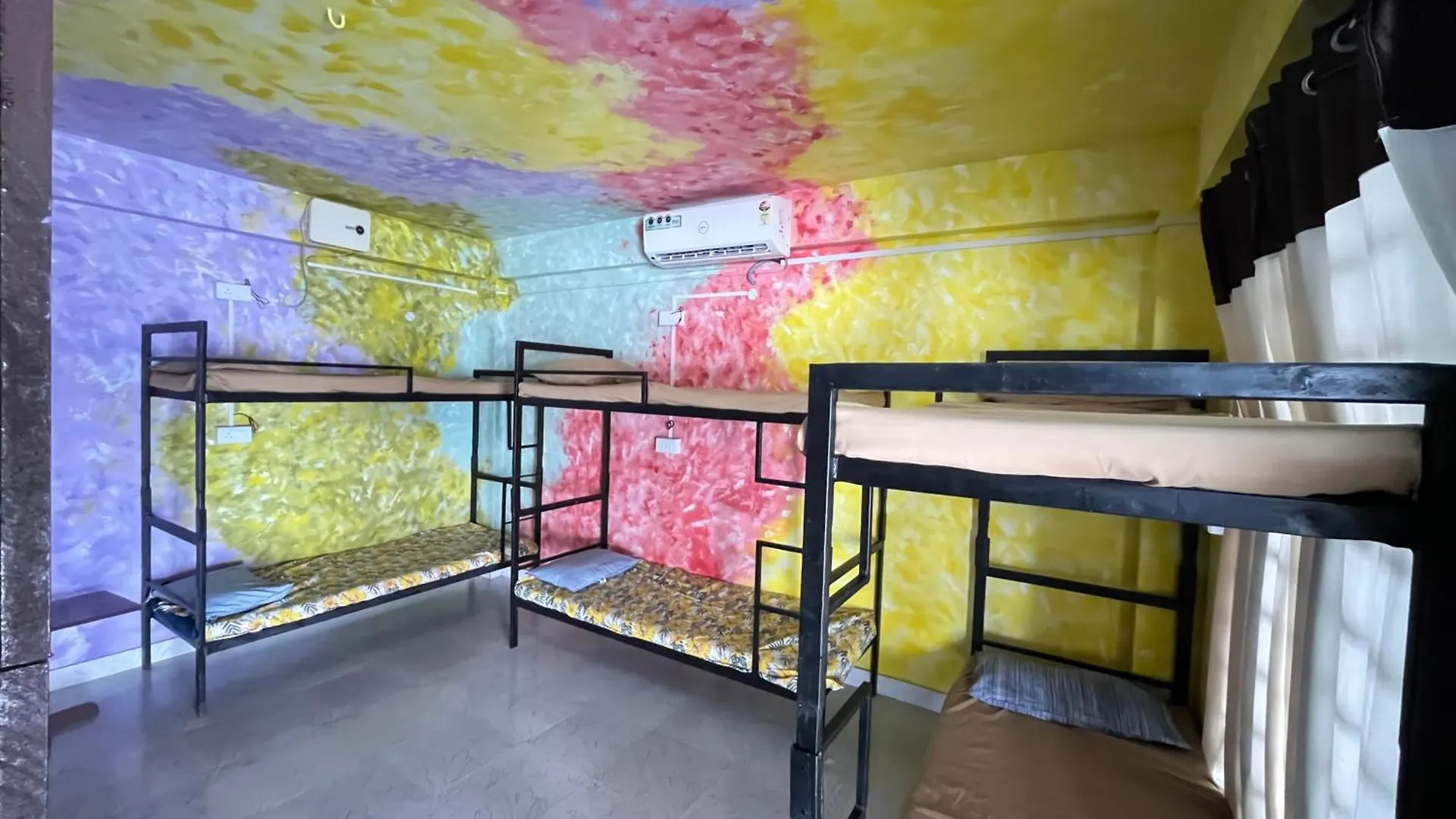 Santa Maria Hostel קובאלאם